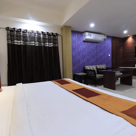 Hotel Rashmi Guwahati Luaran gambar
