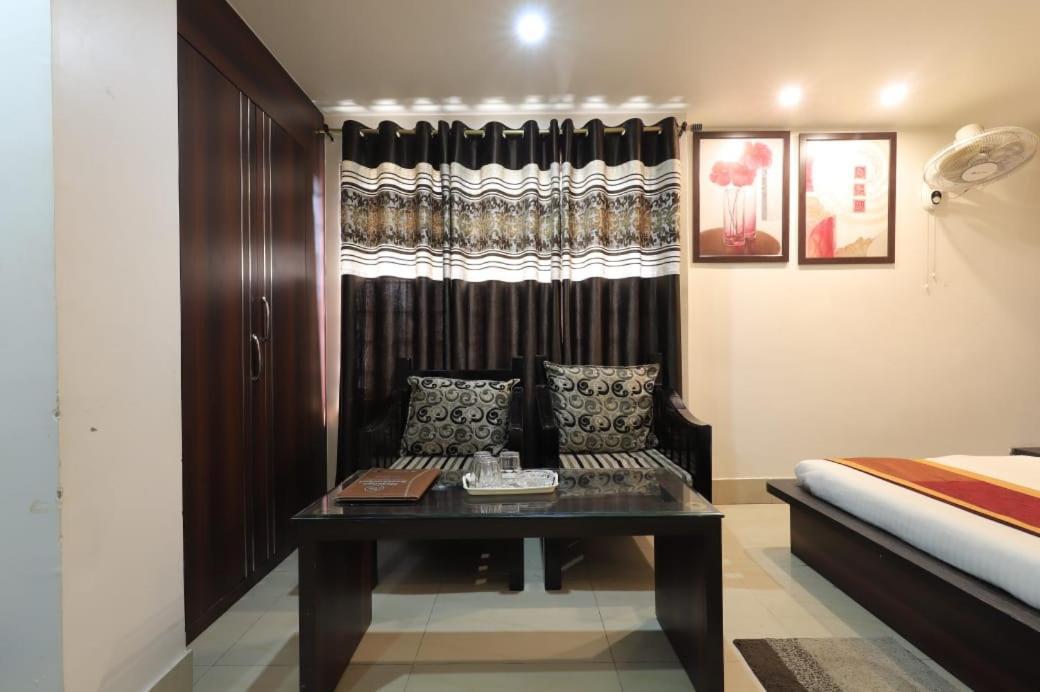 Hotel Rashmi Guwahati Luaran gambar