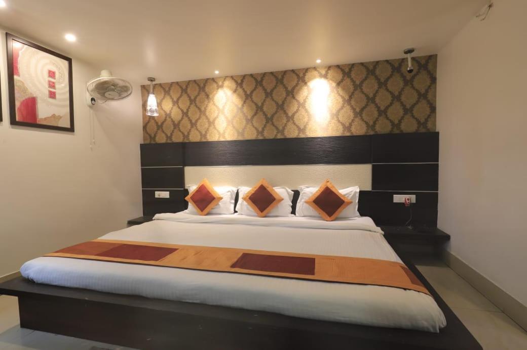 Hotel Rashmi Guwahati Luaran gambar