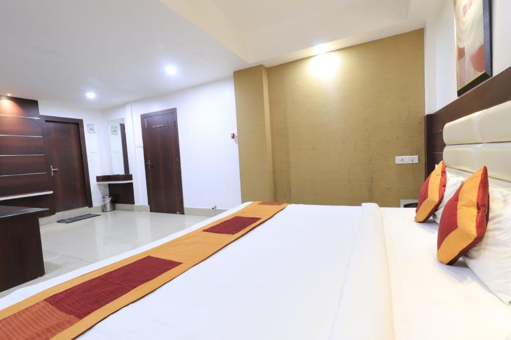 Hotel Rashmi Guwahati Luaran gambar