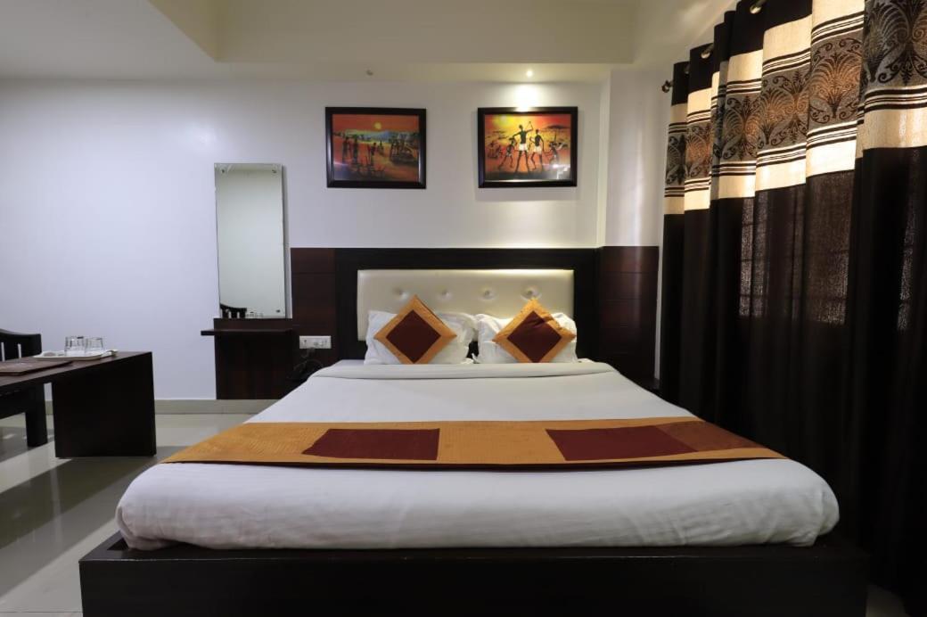 Hotel Rashmi Guwahati Luaran gambar