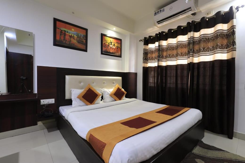 Hotel Rashmi Guwahati Luaran gambar