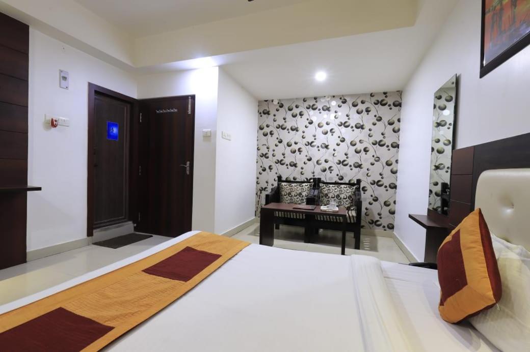 Hotel Rashmi Guwahati Luaran gambar