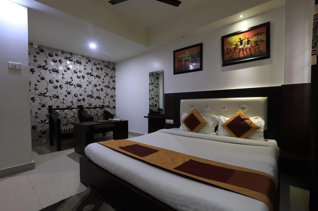 Hotel Rashmi Guwahati Luaran gambar