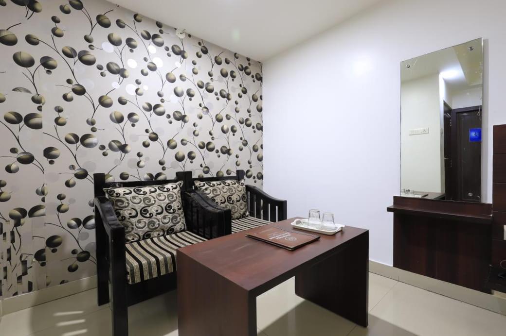 Hotel Rashmi Guwahati Luaran gambar